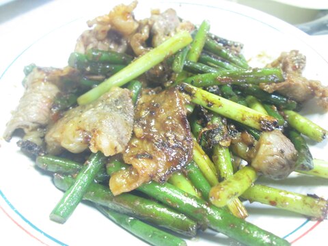 ニンニクの芽と牛バラの炒め物(蒜苔牛肉片)